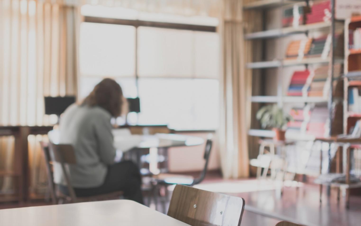 Mentor Minsera Link sedang memberikan penjelasan detail tentang strategi trading