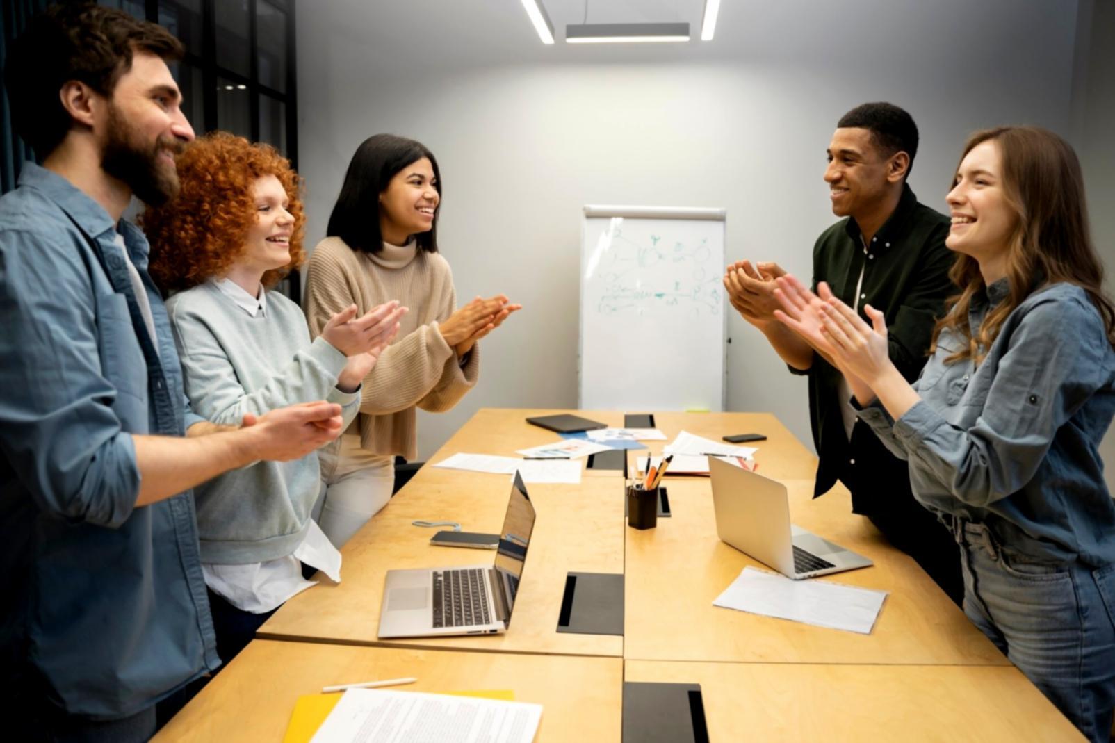 Analisis data pasar saham dengan grafik dan indikator teknikal