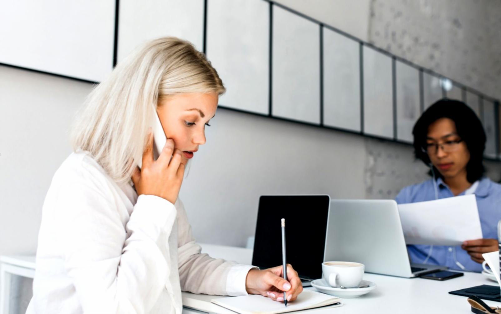 Proses analisis teknikal dan fundamental dalam trading