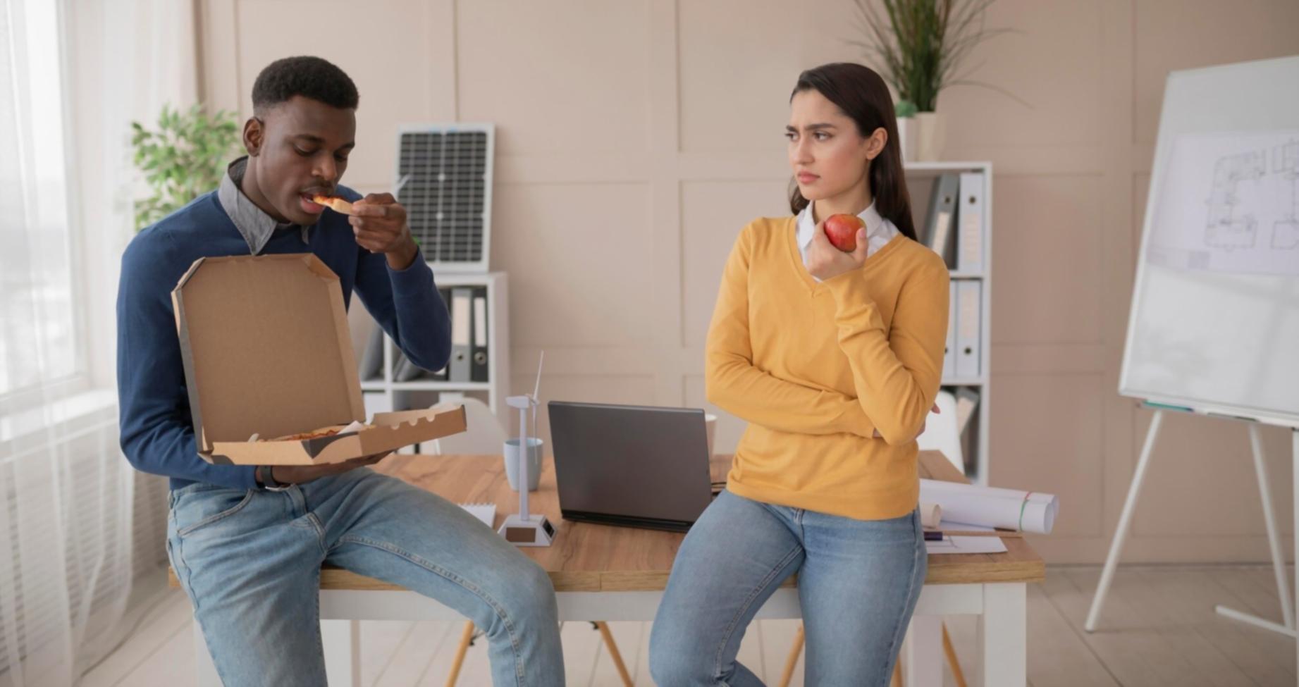 Tim Minsera Link sedang berdiskusi tentang strategi trading