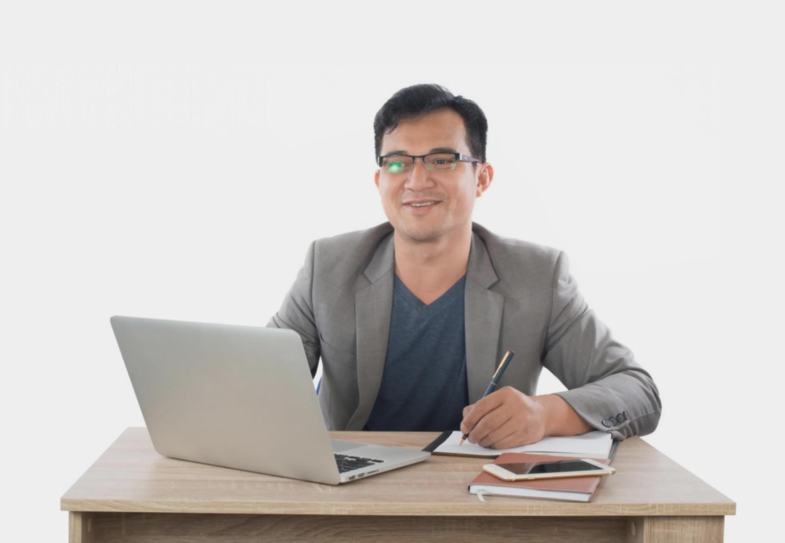 Suasana pembelajaran trading dengan analisis grafik