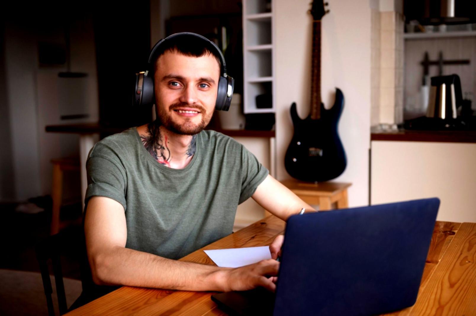 Setup trading workspace dengan multiple monitor